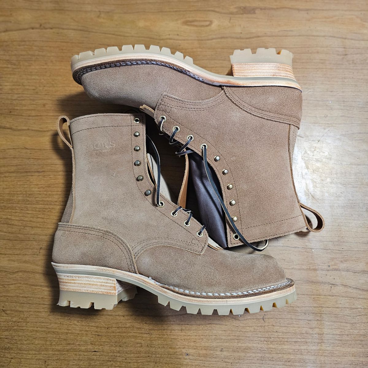Photo by fozzie_the_bear on October 1, 2025 of the Nicks BuilderPro in Seidel 1964 Tan Roughout.