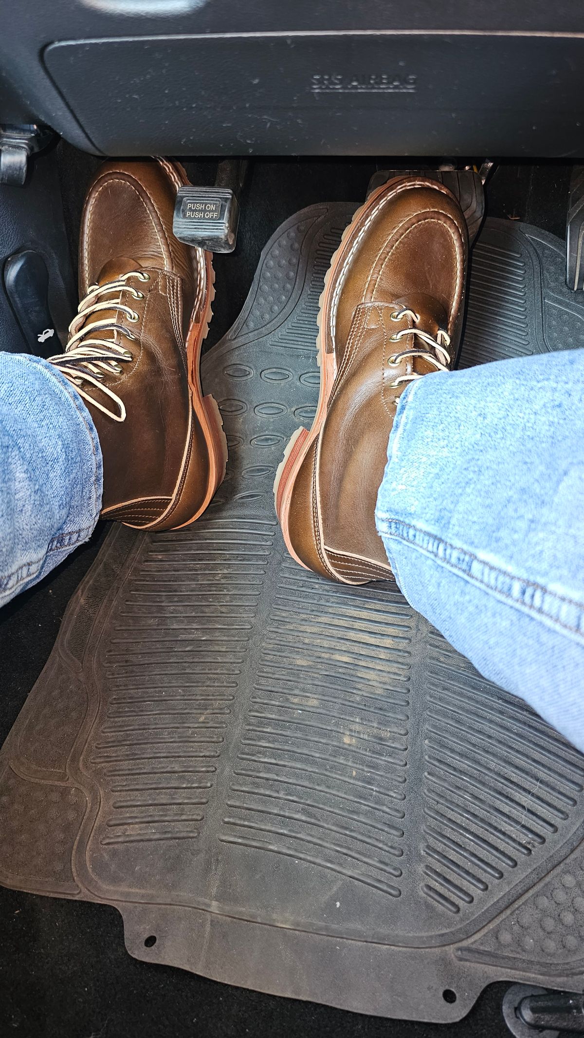Photo by fozzie_the_bear on October 1, 2023 of the Nicks DomePro in Horween British Tan Chromexcel.