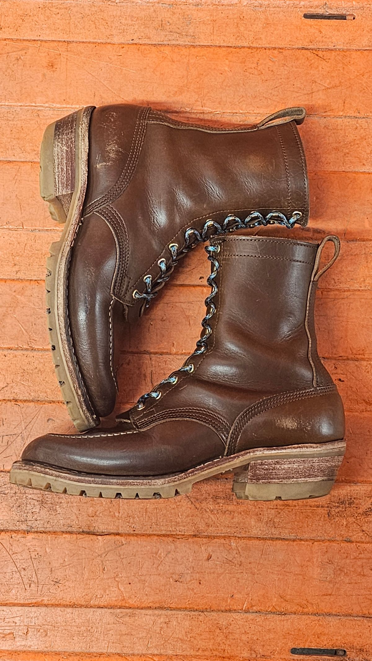 Photo by fozzie_the_bear on February 6, 2024 of the Nicks DomePro in Horween British Tan Chromexcel.