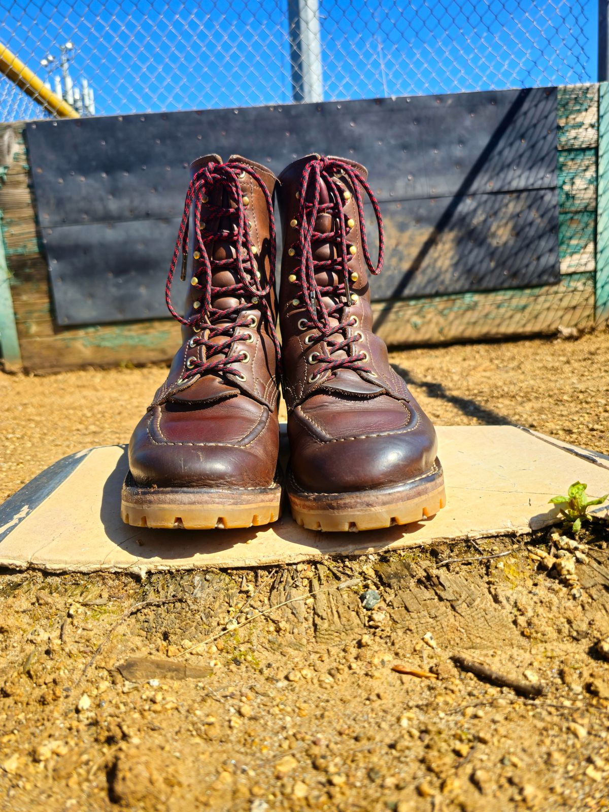 Photo by fozzie_the_bear on April 4, 2024 of the Nicks DomePro in Horween British Tan Chromexcel.