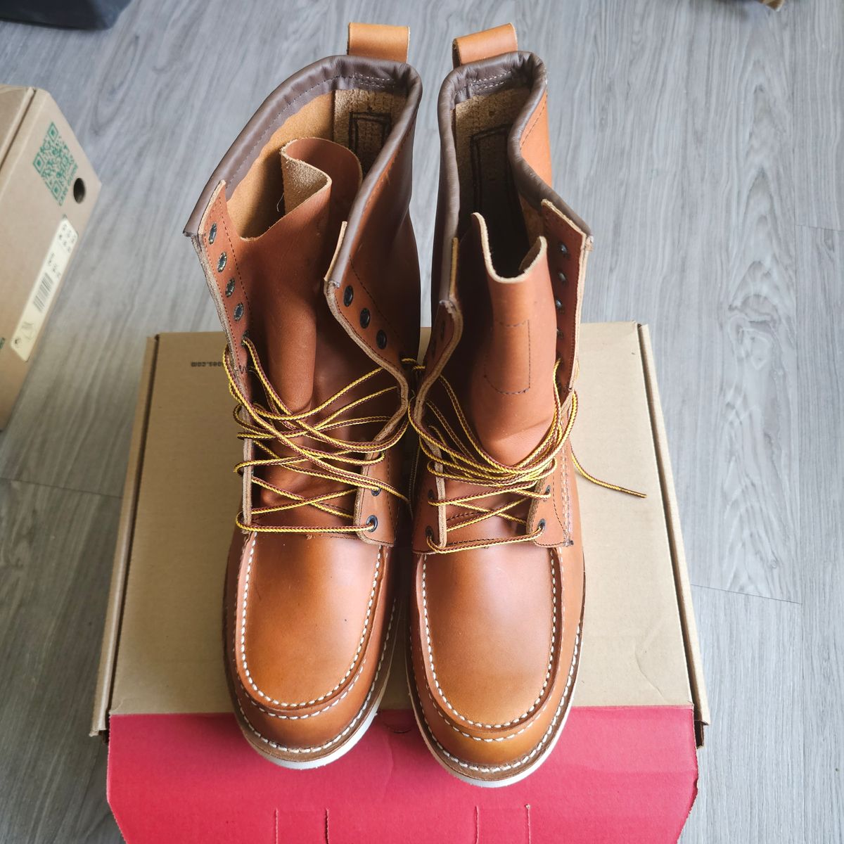 Photo by fozzie_the_bear on March 4, 2025 of the Red Wing 10877 in S.B. Foot Oro-Iginal.