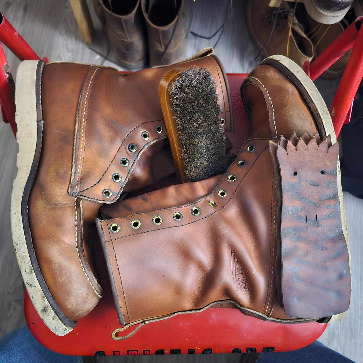 Photo by fozzie_the_bear on June 23, 2025 of the Red Wing 10877 in S.B. Foot Oro-Iginal.