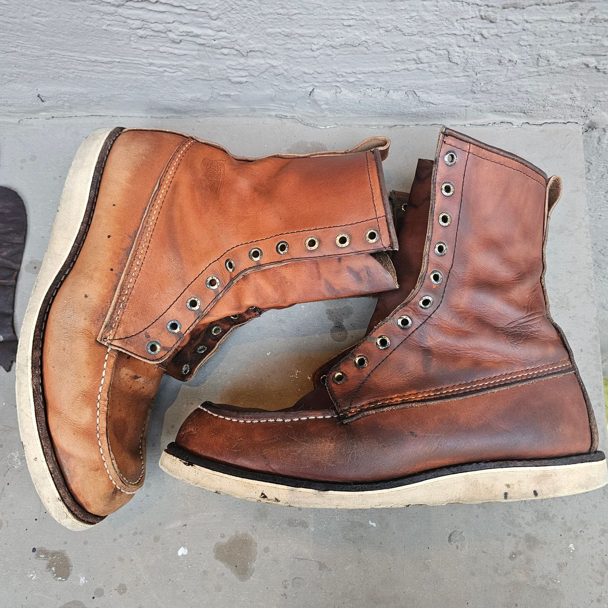 Photo by fozzie_the_bear on June 22, 2025 of the Red Wing 10877 in S.B. Foot Oro-Iginal.