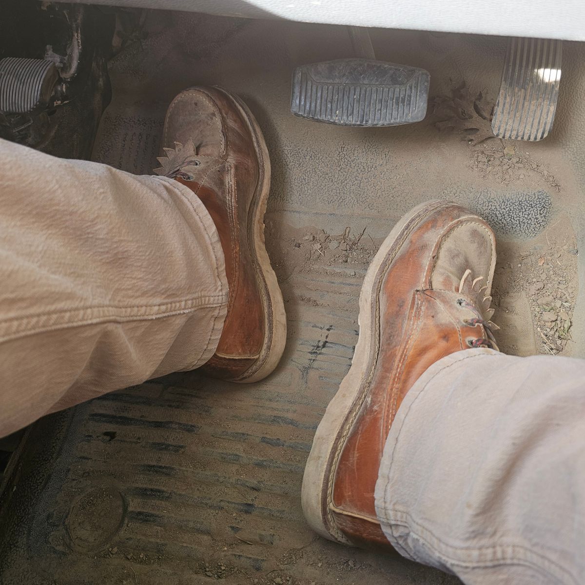 Photo by fozzie_the_bear on April 11, 2025 of the Red Wing 10877 in S.B. Foot Oro-Iginal.
