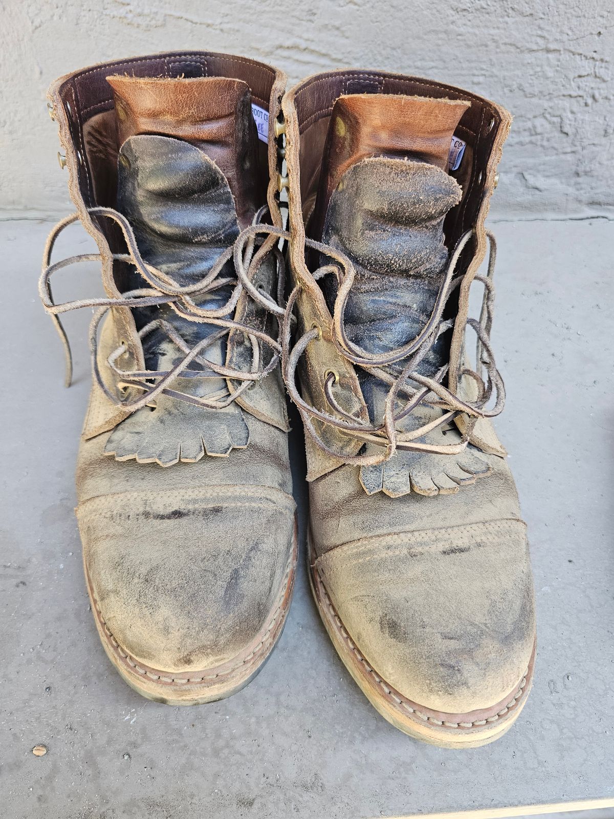 Photo by fozzie_the_bear on June 17, 2024 of the Truman Cap Toe Boot in Horween Java Waxed Flesh.