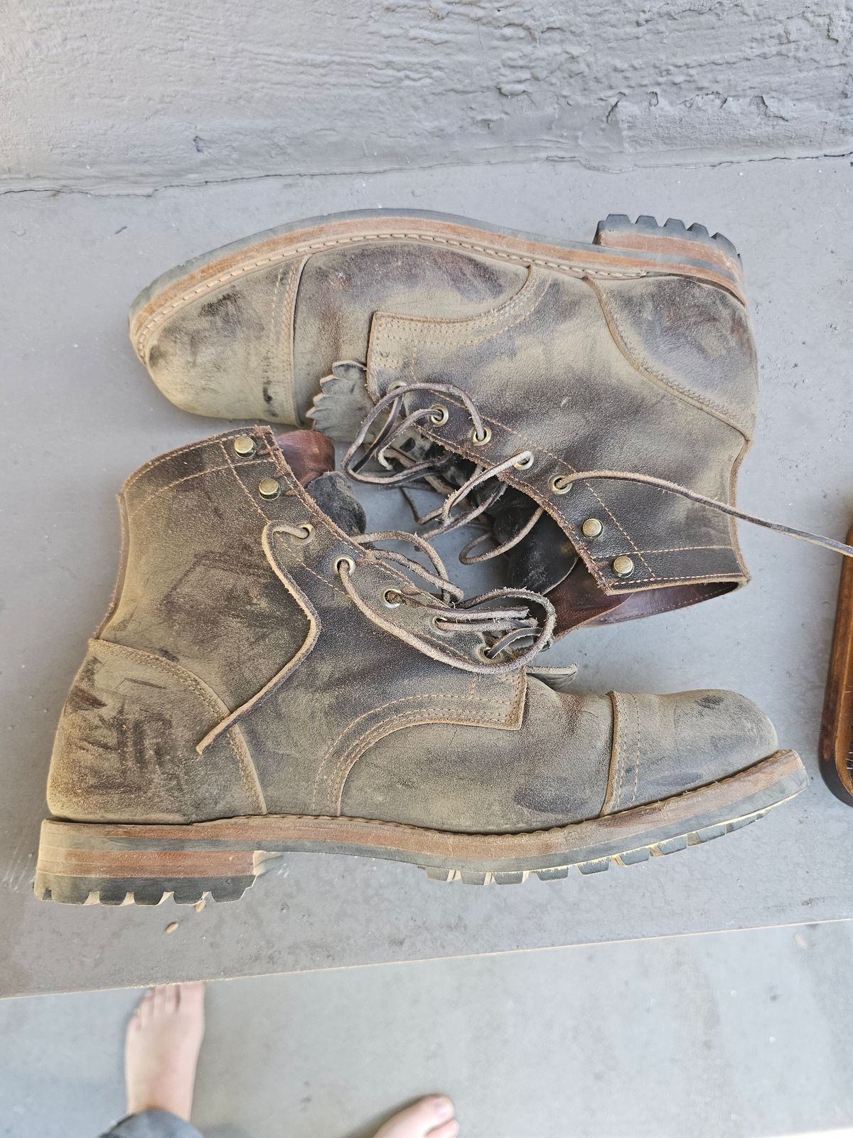 Photo by fozzie_the_bear on June 17, 2024 of the Truman Cap Toe Boot in Horween Java Waxed Flesh.