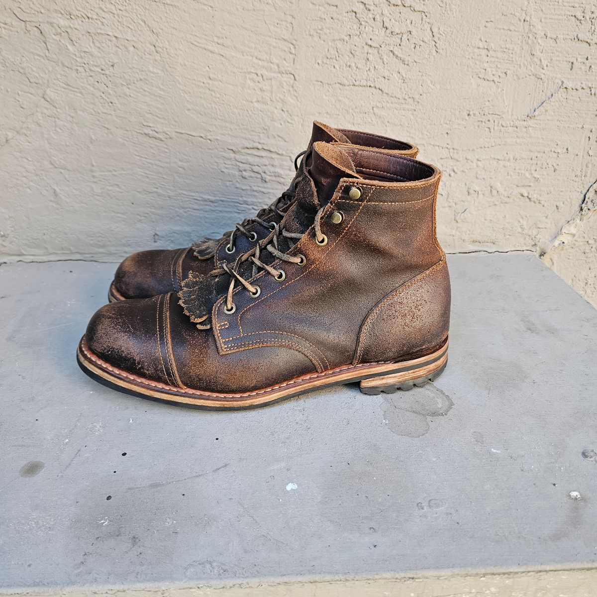 Photo by fozzie_the_bear on July 24, 2025 of the Truman Cap Toe Boot in Horween Java Waxed Flesh.