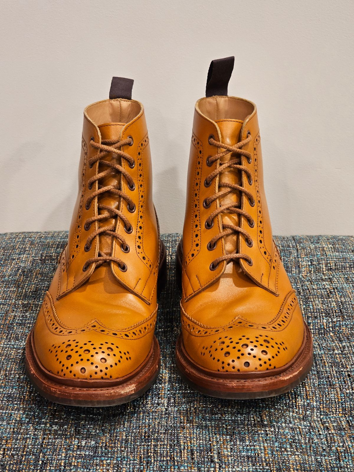 Photo by cgbaird2 on February 28, 2023 of the Tricker's Stow Country Boot in Acorn Antique.