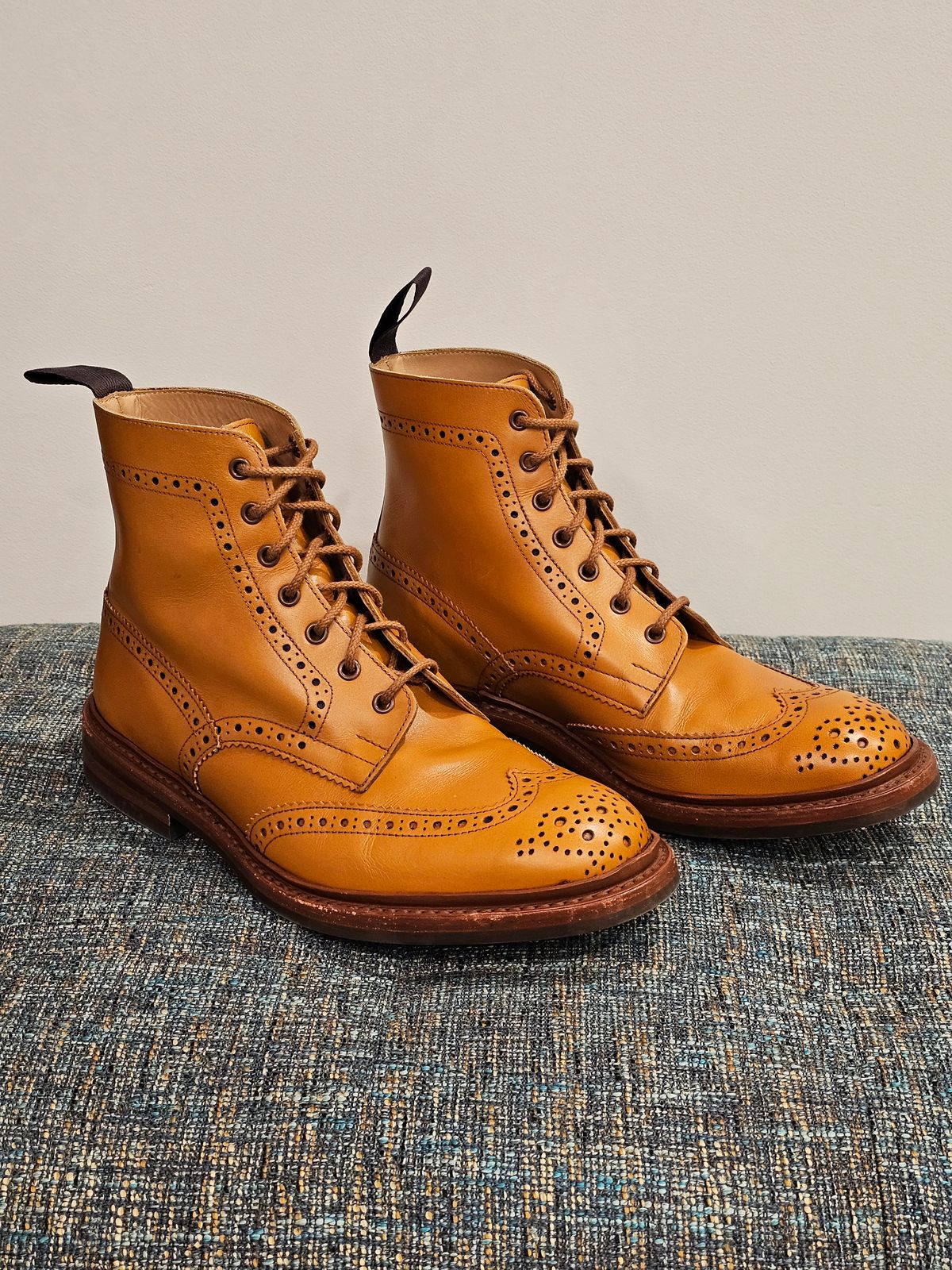 Photo by cgbaird2 on February 28, 2023 of the Tricker's Stow Country Boot in Acorn Antique.