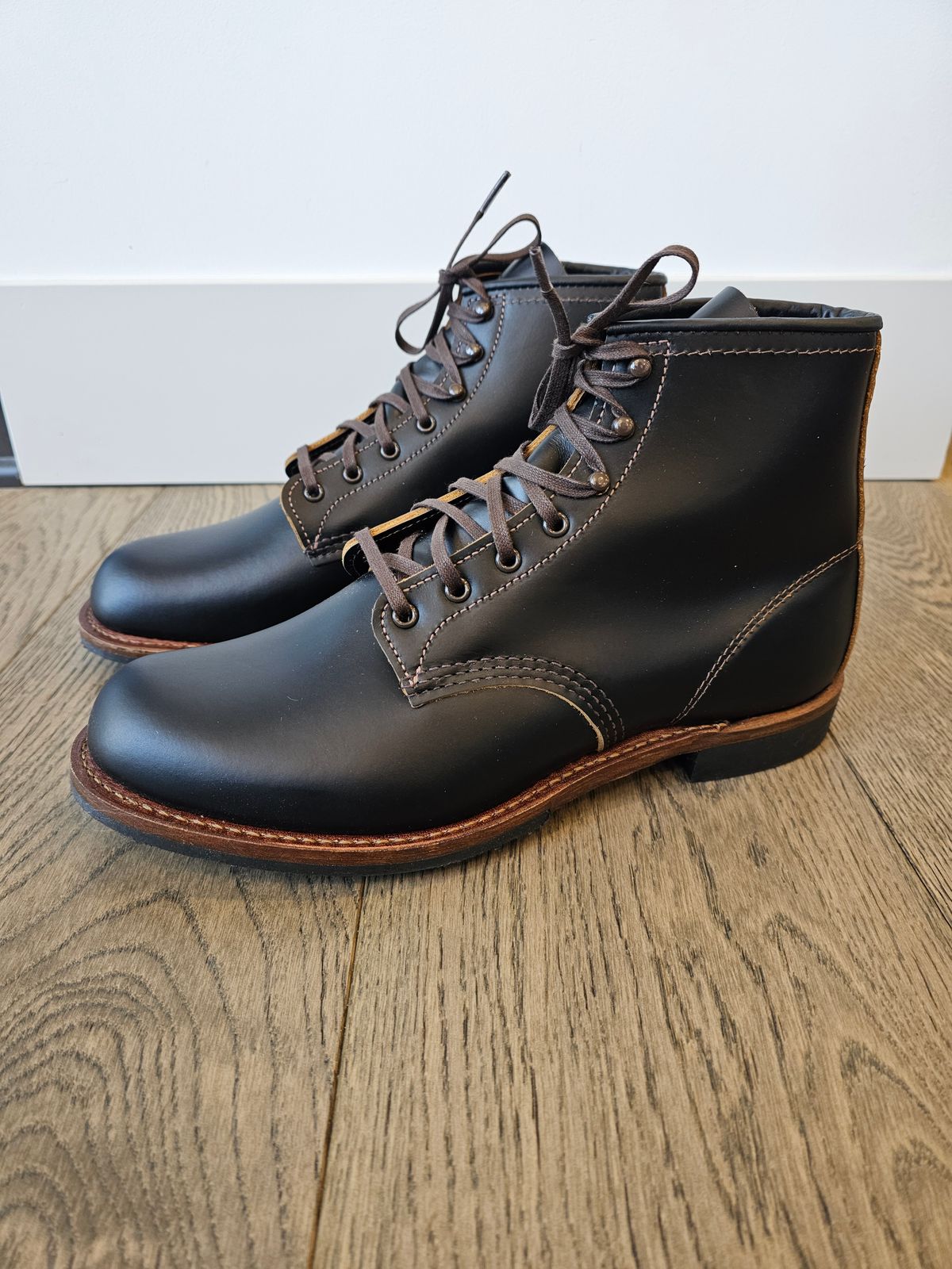 Photo by cgbaird2 on October 15, 2024 of the Red Wing Beckman Flatbox in S.B. Foot Black Klondike.