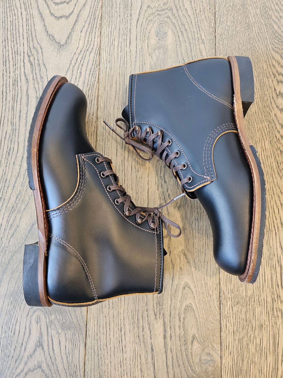 Photo by cgbaird2 on October 15, 2024 of the Red Wing Beckman Flatbox in S.B. Foot Black Klondike.
