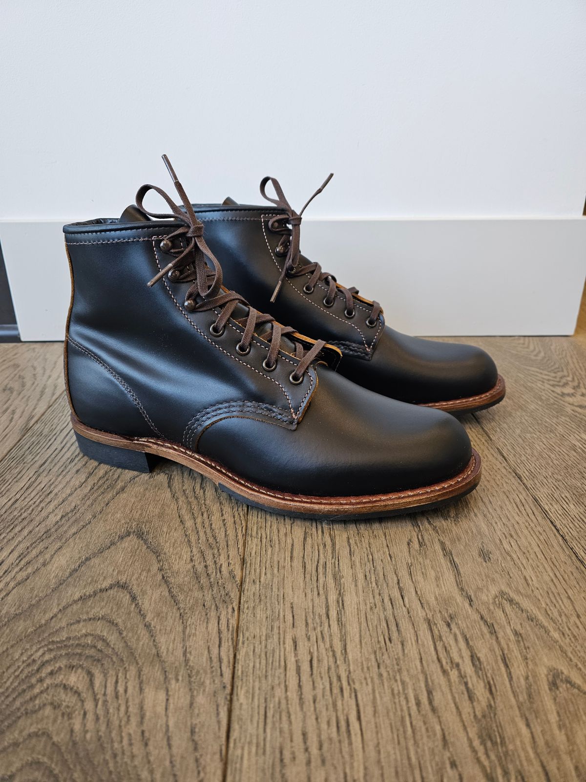 Photo by cgbaird2 on October 15, 2024 of the Red Wing Beckman Flatbox in S.B. Foot Black Klondike.