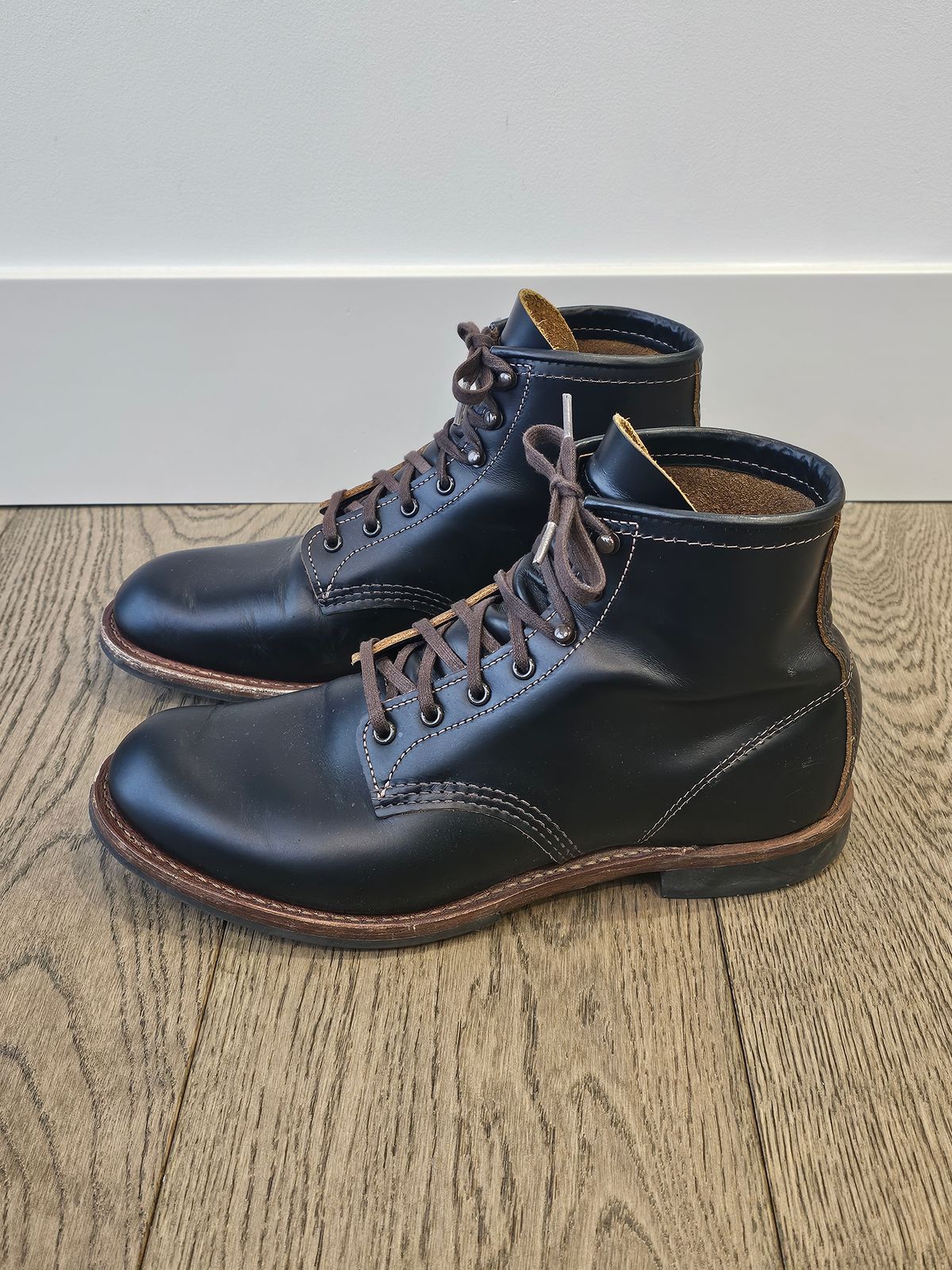 Photo by cgbaird2 on February 4, 2025 of the Red Wing Beckman Flatbox in S.B. Foot Black Klondike.