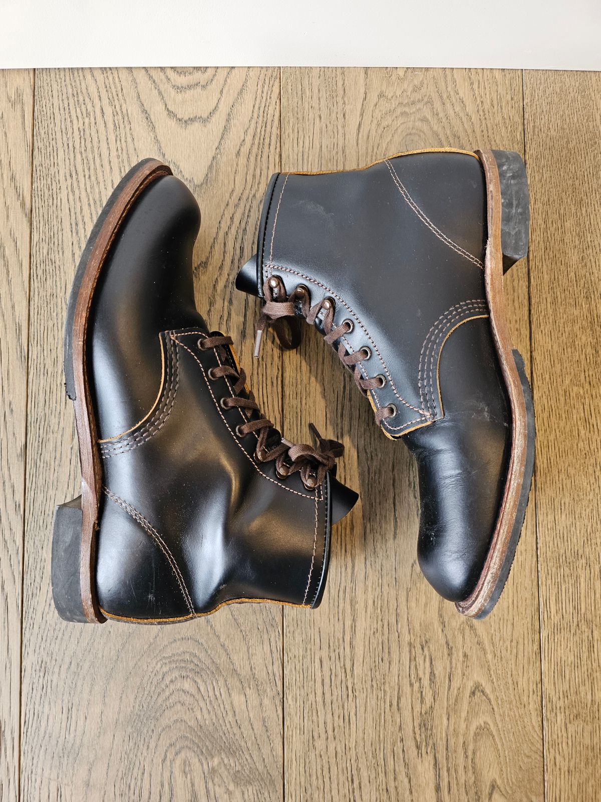 Photo by cgbaird2 on April 2, 2025 of the Red Wing Beckman Flatbox in S.B. Foot Black Klondike.