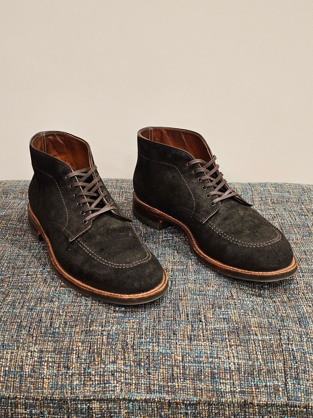 Photo by cgbaird2 on November 30, 2021 of the Alden Indy Chukka in Horween Earth Chamois Roughout.