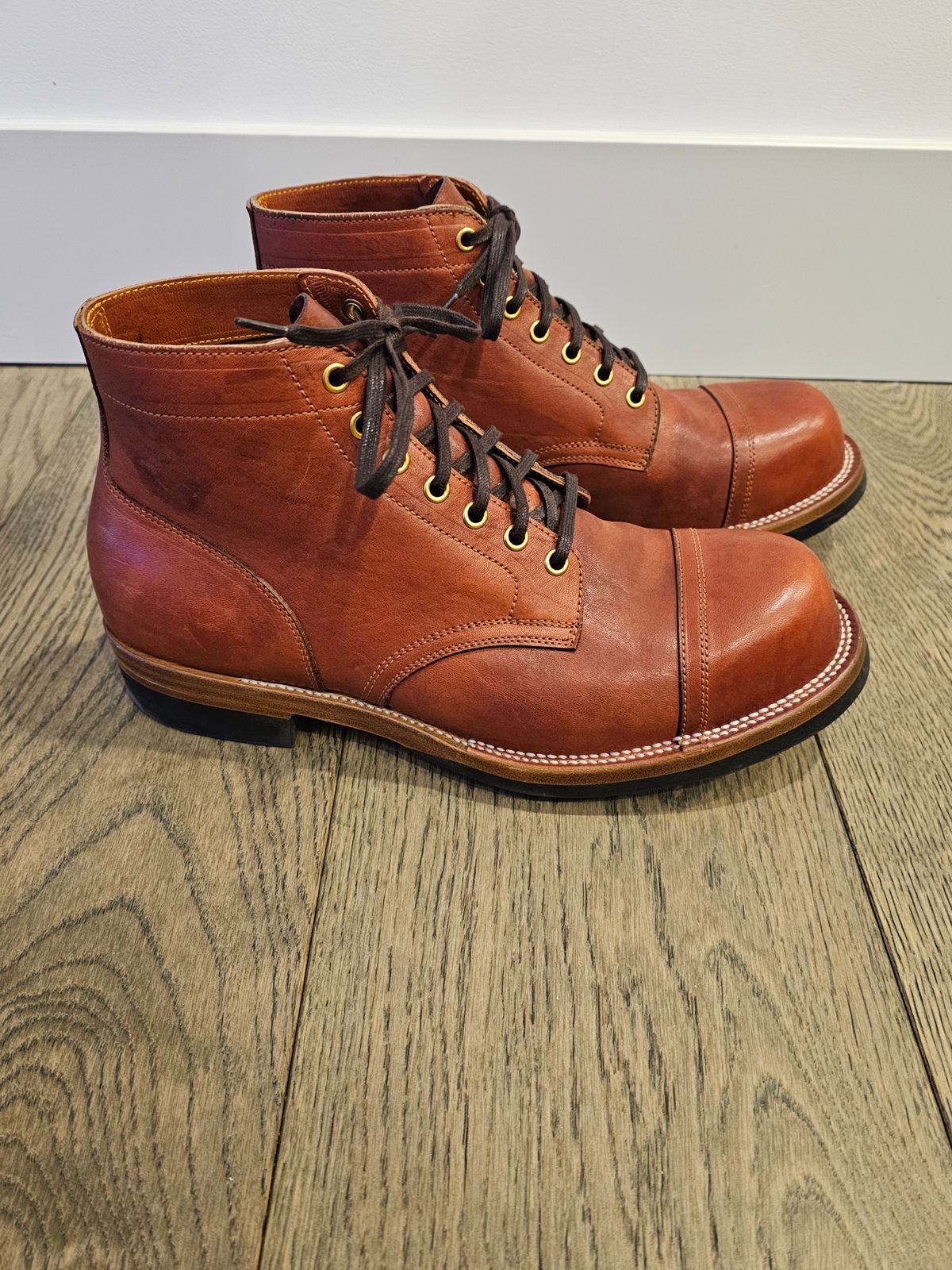 Photo by cgbaird2 on January 5, 2025 of the Iron Boots Pitman in Maryam Brick Red Hand-Dyed Horsehide.