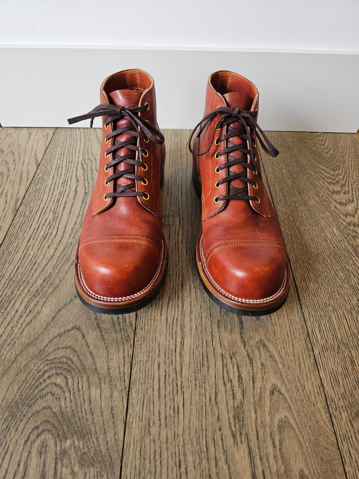 Photo by cgbaird2 on April 2, 2025 of the Iron Boots Pitman in Maryam Brick Red Hand-Dyed Horsehide.