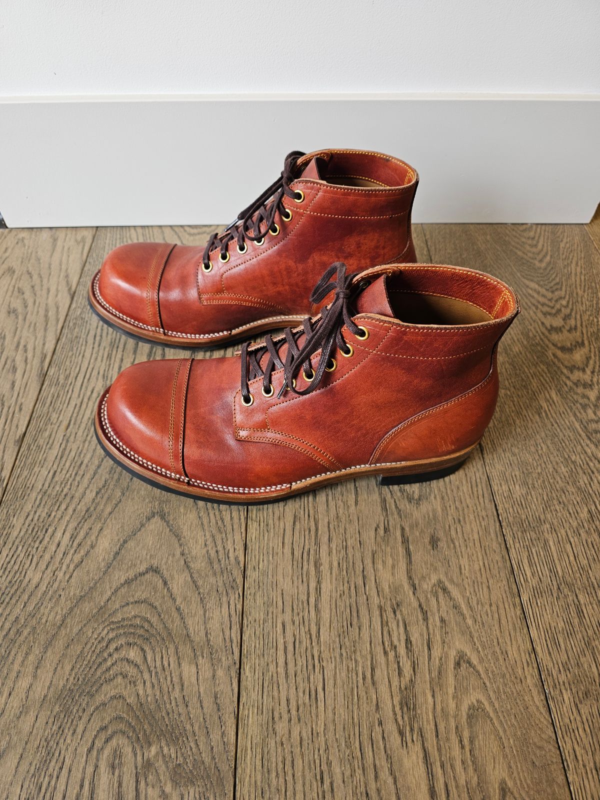 Photo by cgbaird2 on April 2, 2025 of the Iron Boots Pitman in Maryam Brick Red Hand-Dyed Horsehide.