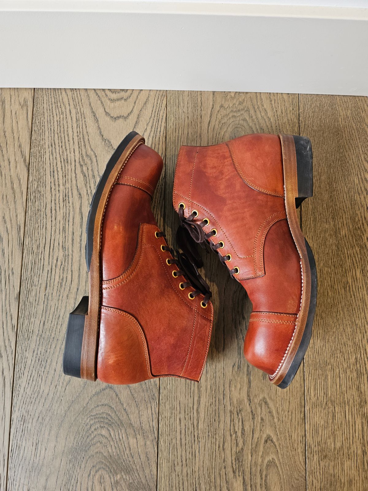 Photo by cgbaird2 on April 2, 2025 of the Iron Boots Pitman in Maryam Brick Red Hand-Dyed Horsehide.
