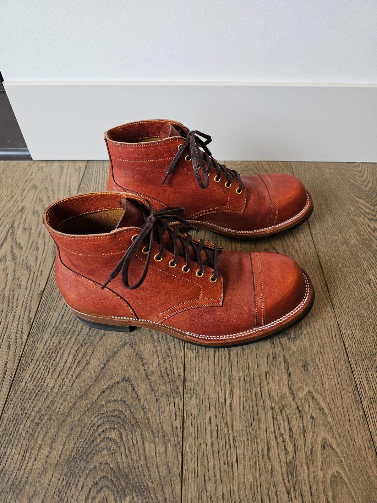 Photo by cgbaird2 on April 2, 2025 of the Iron Boots Pitman in Maryam Brick Red Hand-Dyed Horsehide.