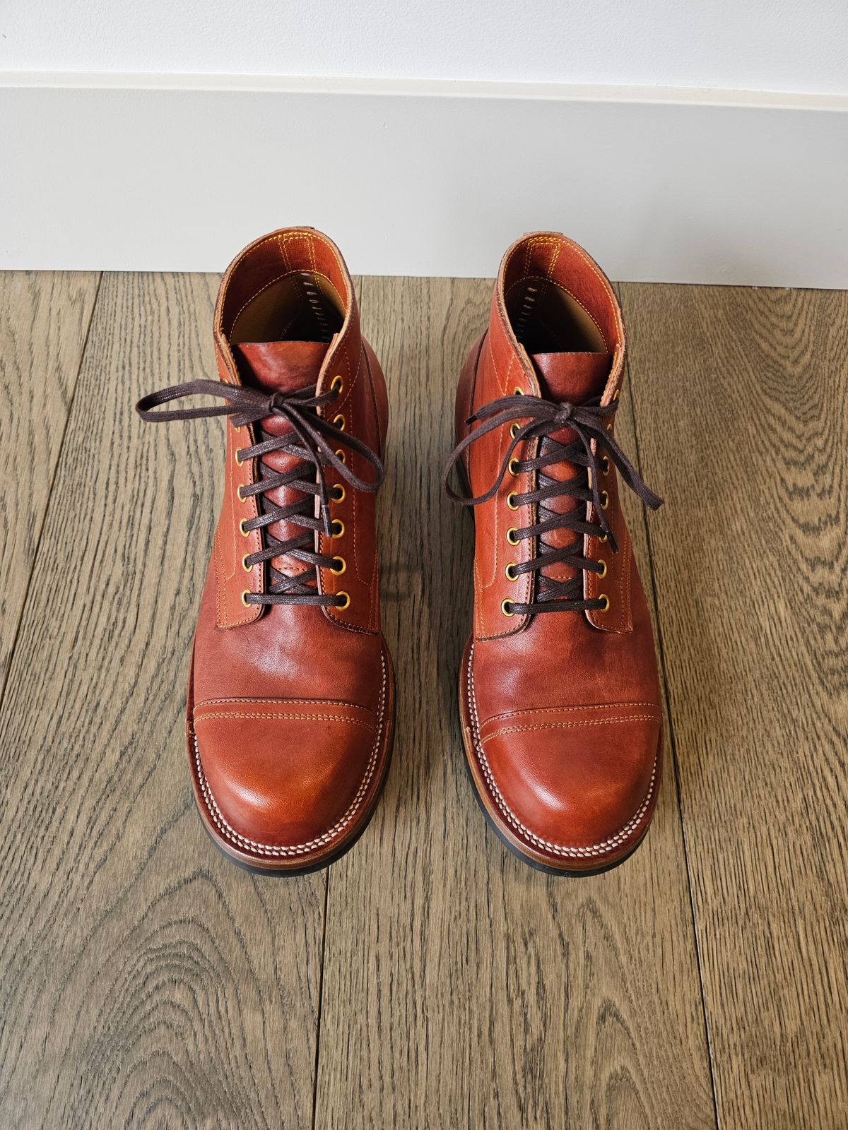 Photo by cgbaird2 on April 2, 2025 of the Iron Boots Pitman in Maryam Brick Red Hand-Dyed Horsehide.