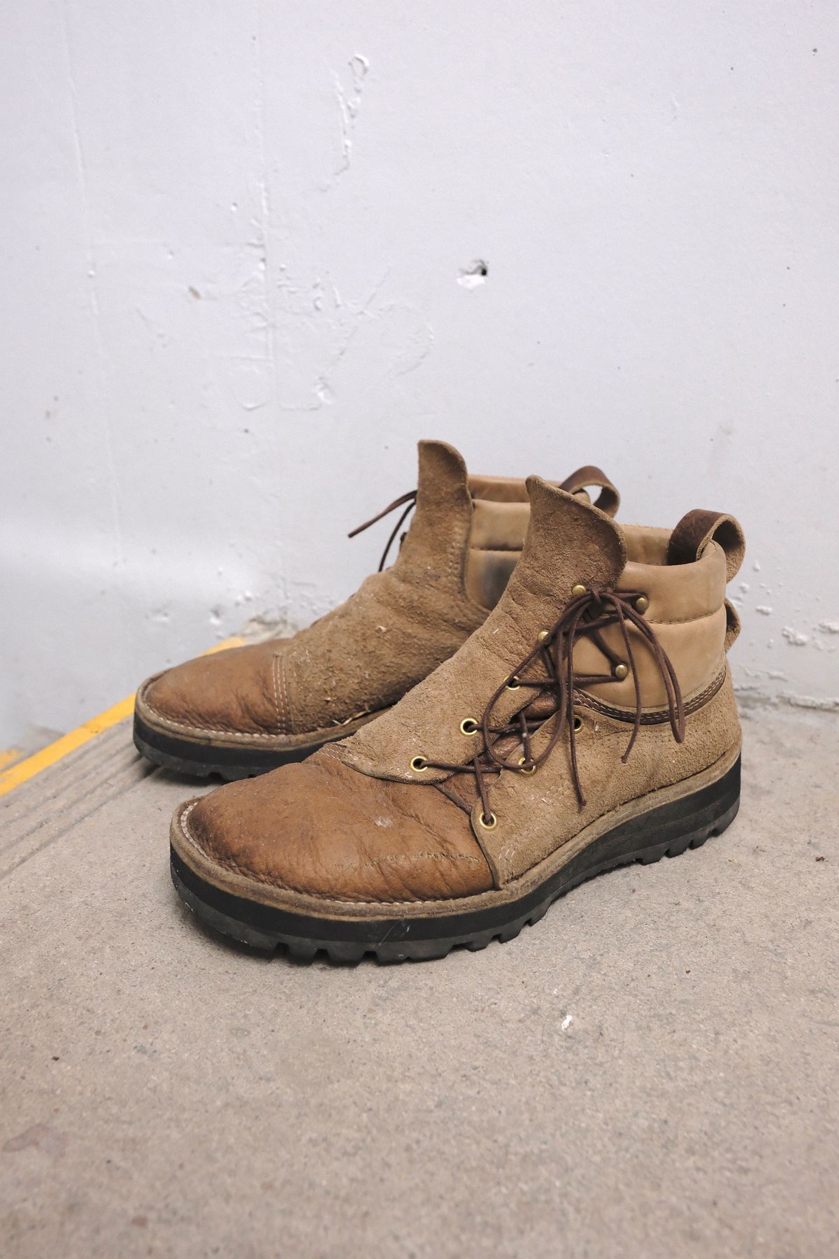 Photo by henrysun on February 6, 2023 of the Paris Sun Unlisted Model in C.F. Stead Autumn Spice Waxed Kudu.
