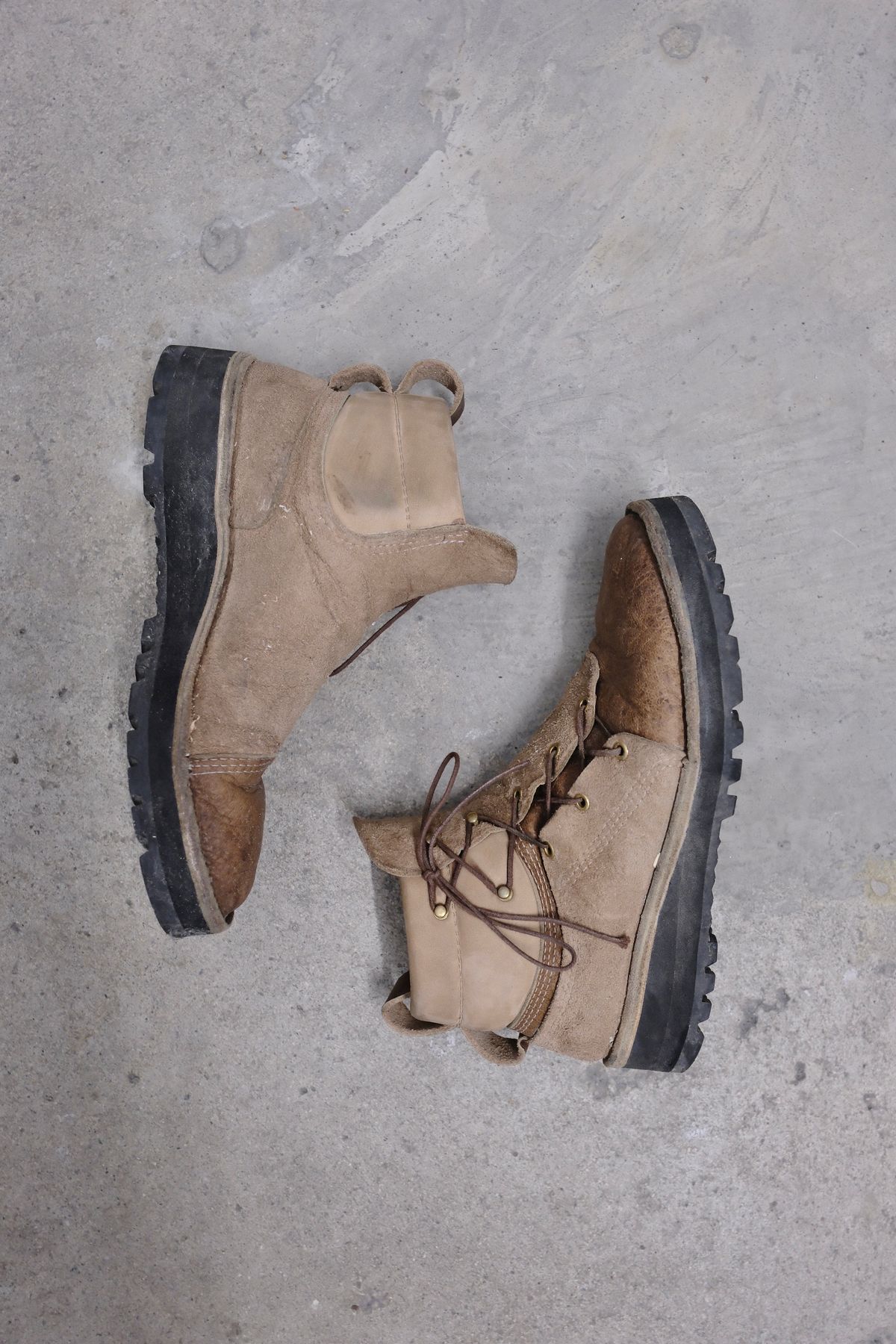 Photo by henrysun on February 6, 2023 of the Paris Sun Unlisted Model in C.F. Stead Autumn Spice Waxed Kudu.