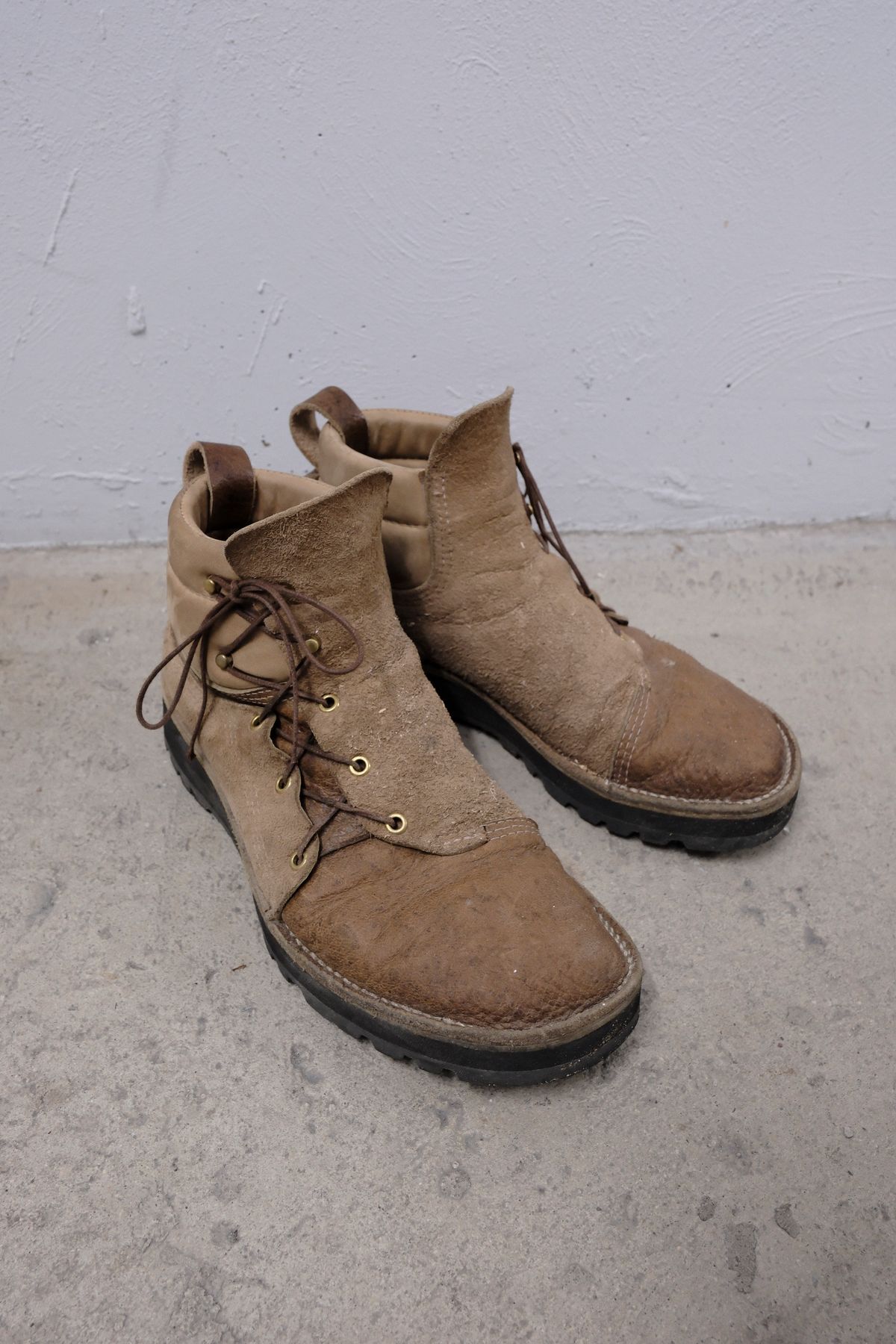 Photo by henrysun on February 6, 2023 of the Paris Sun Unlisted Model in C.F. Stead Autumn Spice Waxed Kudu.