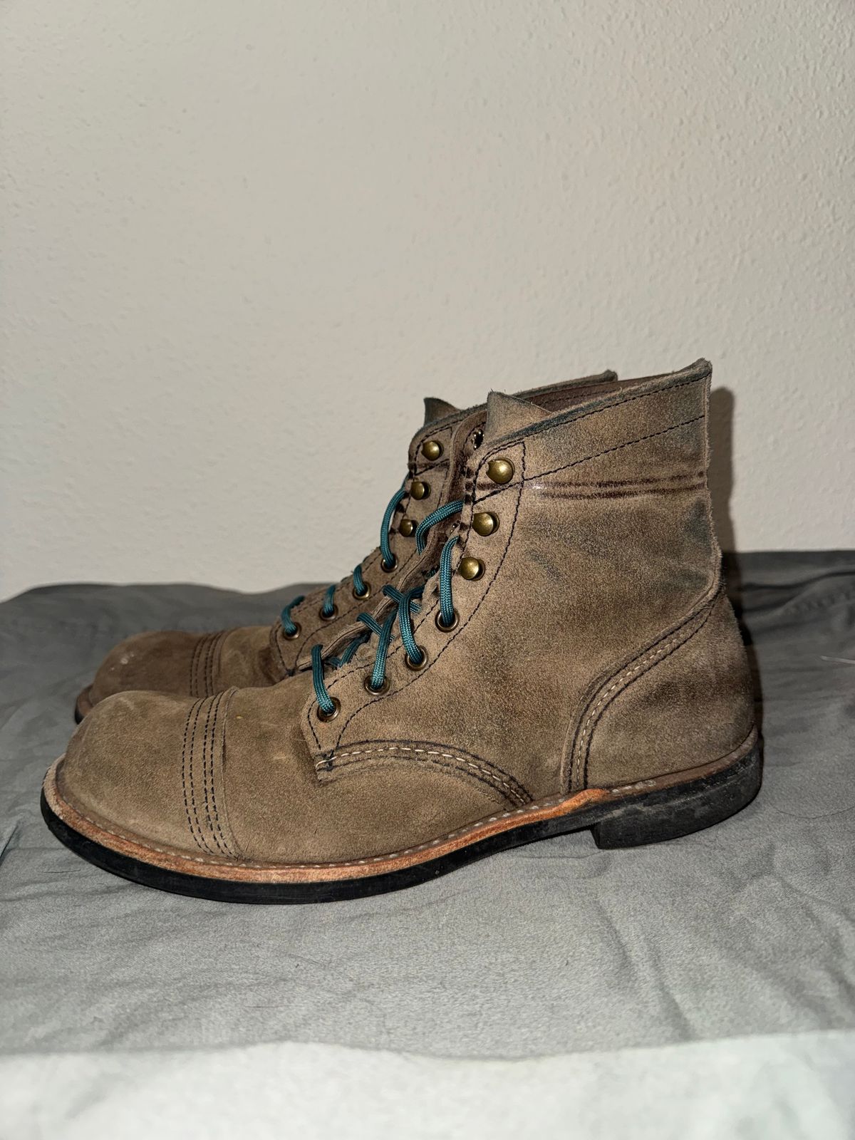 Photo by 617reasonswhy on December 3, 2025 of the Red Wing Iron Ranger in S.B. Foot Slate Muleskinner.