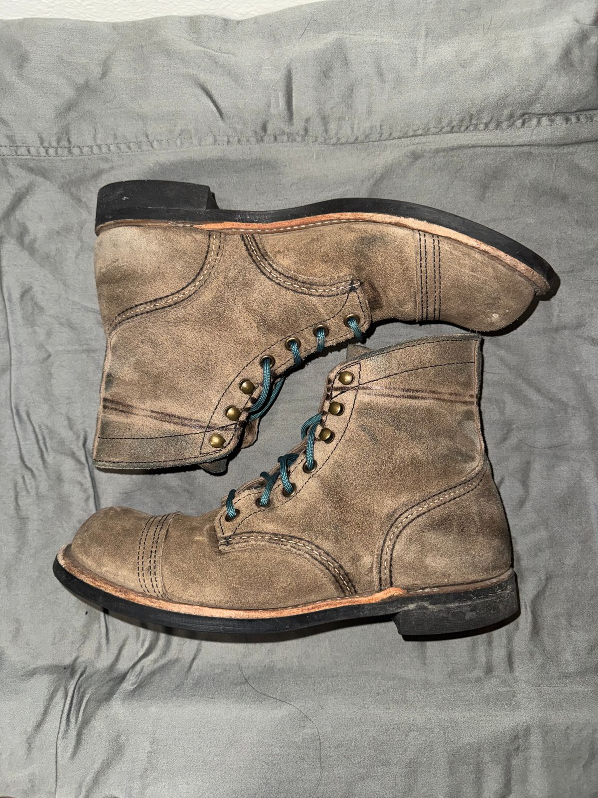 Photo by 617reasonswhy on December 3, 2025 of the Red Wing Iron Ranger in S.B. Foot Slate Muleskinner.