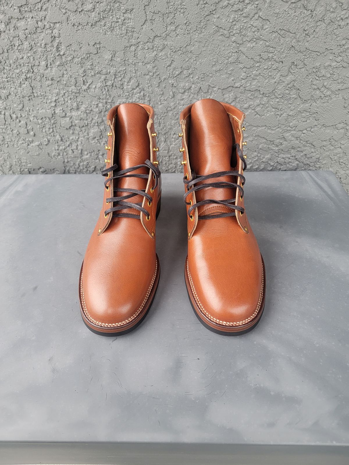 Photo by luisRuiz1125 on October 1, 2023 of the Iron Boots The Chosen One in S.B. Foot Teak Featherstone.