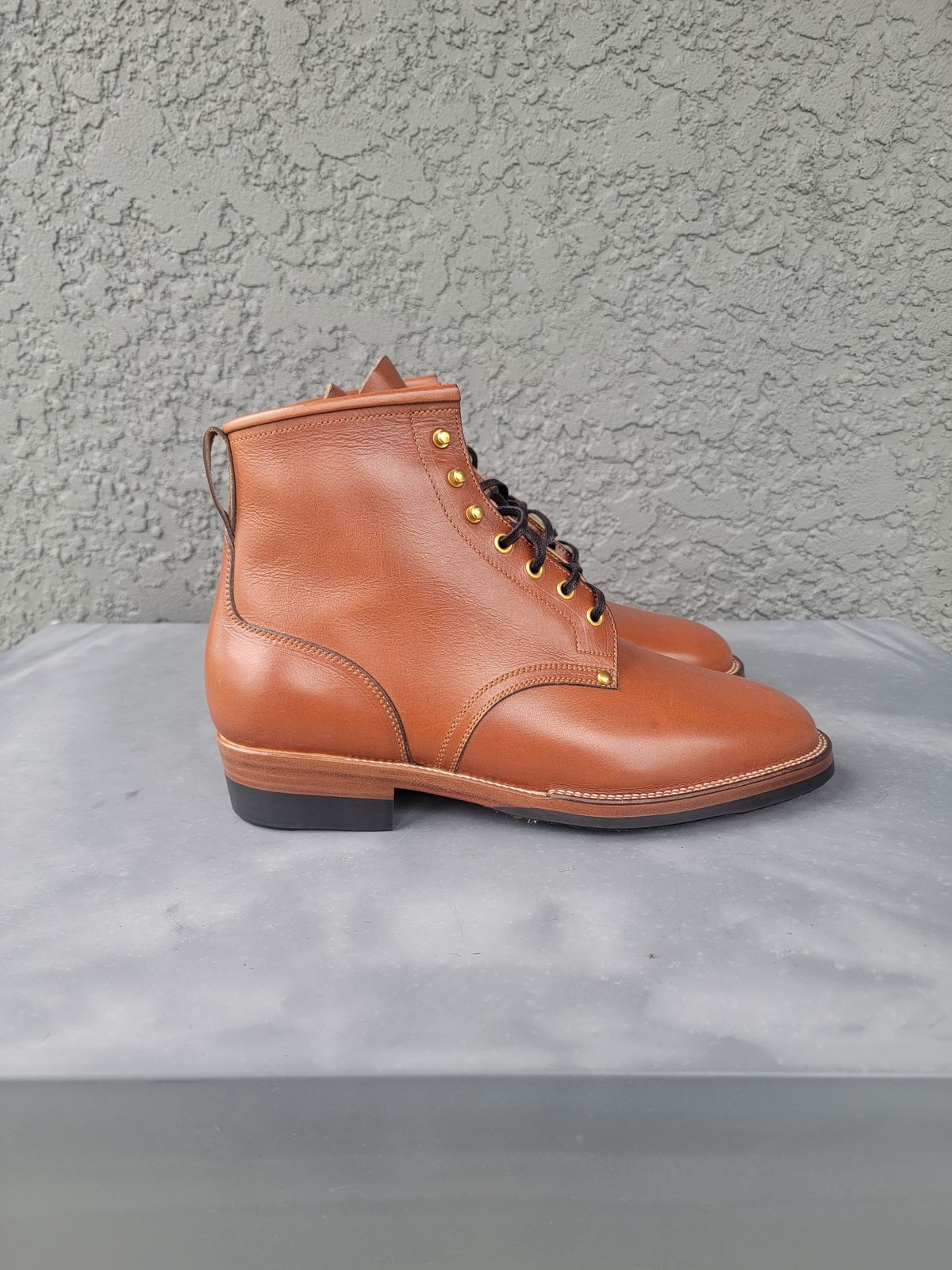Photo by luisRuiz1125 on October 1, 2023 of the Iron Boots The Chosen One in S.B. Foot Teak Featherstone.