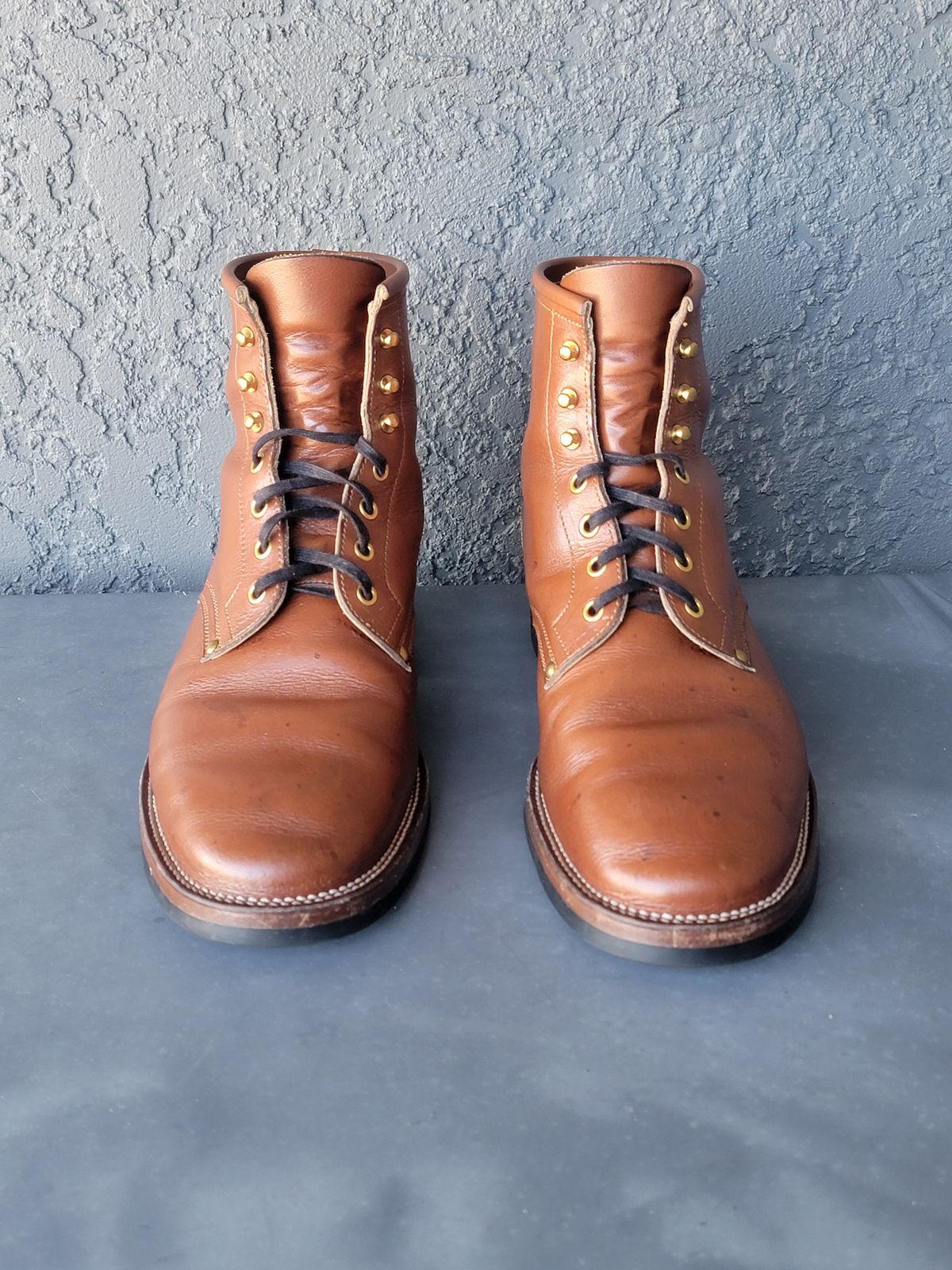 Photo by luisRuiz1125 on November 2, 2023 of the Iron Boots The Chosen One in S.B. Foot Teak Featherstone.