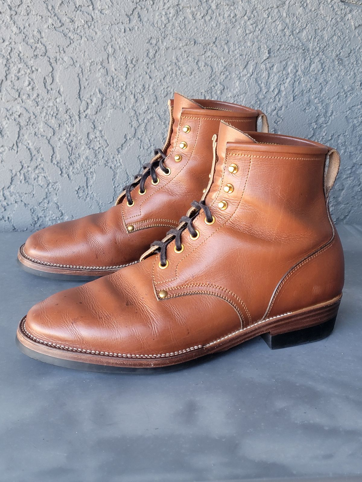 Photo by luisRuiz1125 on November 2, 2023 of the Iron Boots The Chosen One in S.B. Foot Teak Featherstone.