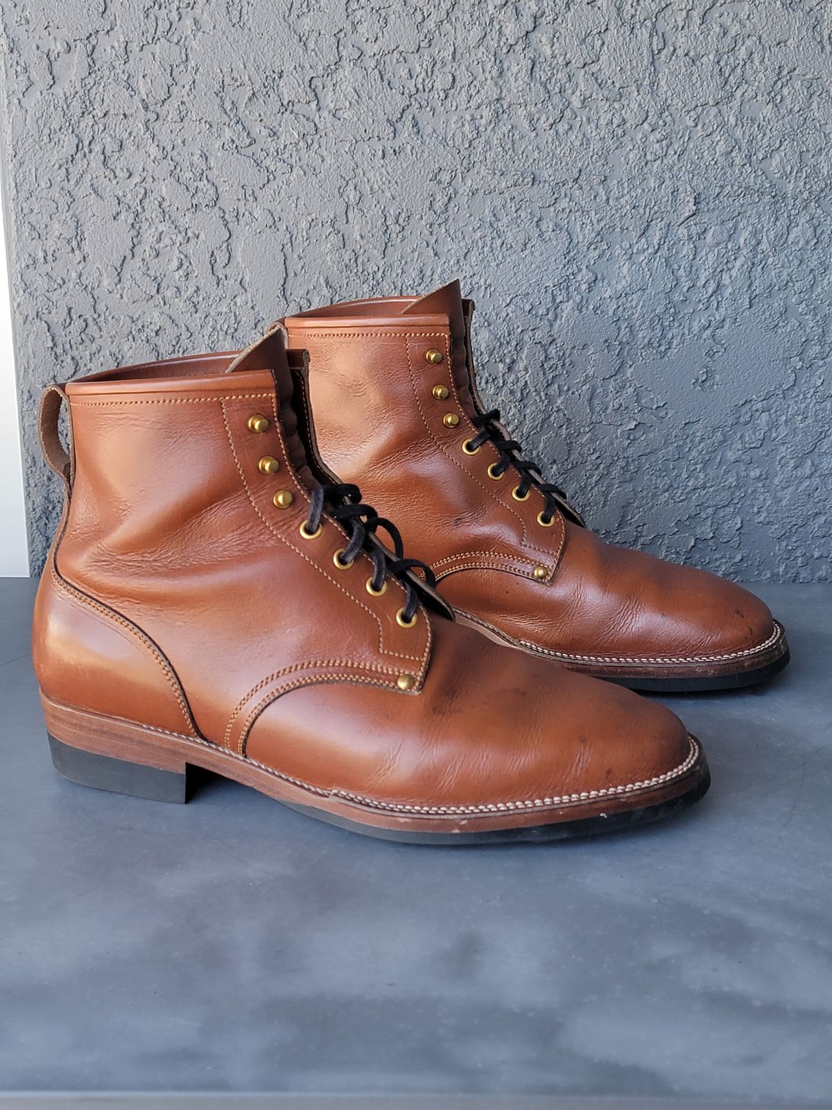 Photo by luisRuiz1125 on November 2, 2023 of the Iron Boots The Chosen One in S.B. Foot Teak Featherstone.