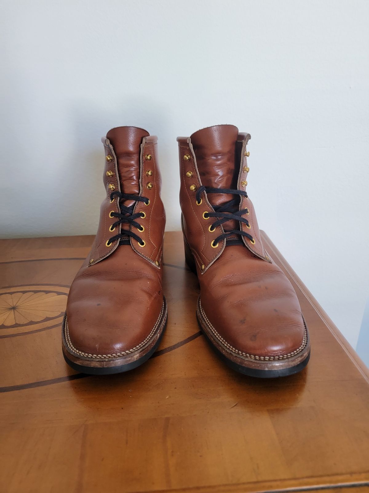 Photo by luisRuiz1125 on January 4, 2024 of the Iron Boots The Chosen One in S.B. Foot Teak Featherstone.