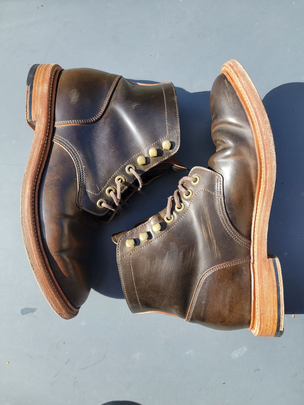 Photo by luisRuiz1125 on January 3, 2023 of the Grant Stone Diesel Boot in Horween Maduro Shell Cordovan.