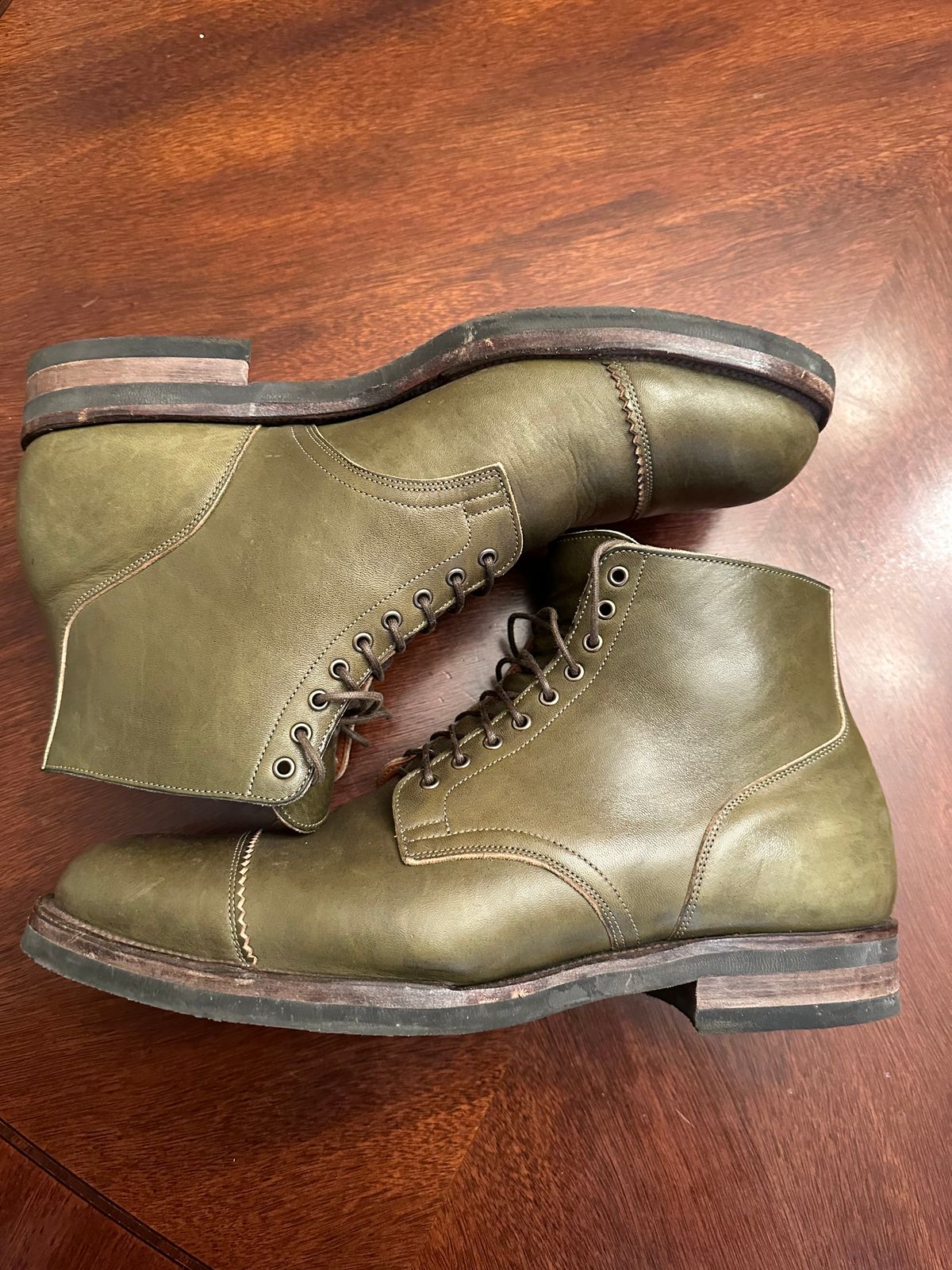 Photo by rrubes16 on January 5, 2023 of the Viberg Service Boot PCT in Shinki Olive Latigo Horsehide.