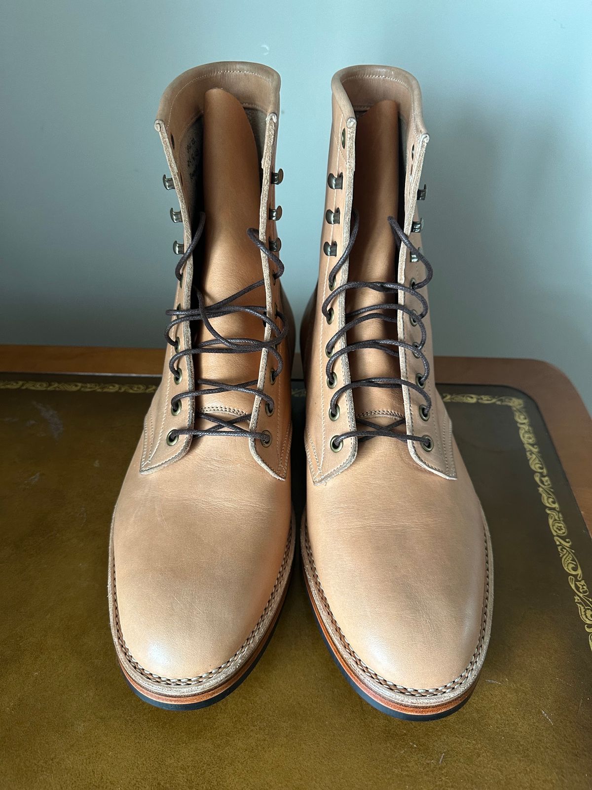 Photo by rrubes16 on October 4, 2023 of the Onderhoud SVC02 Packer Boot in Horween Natural Essex.