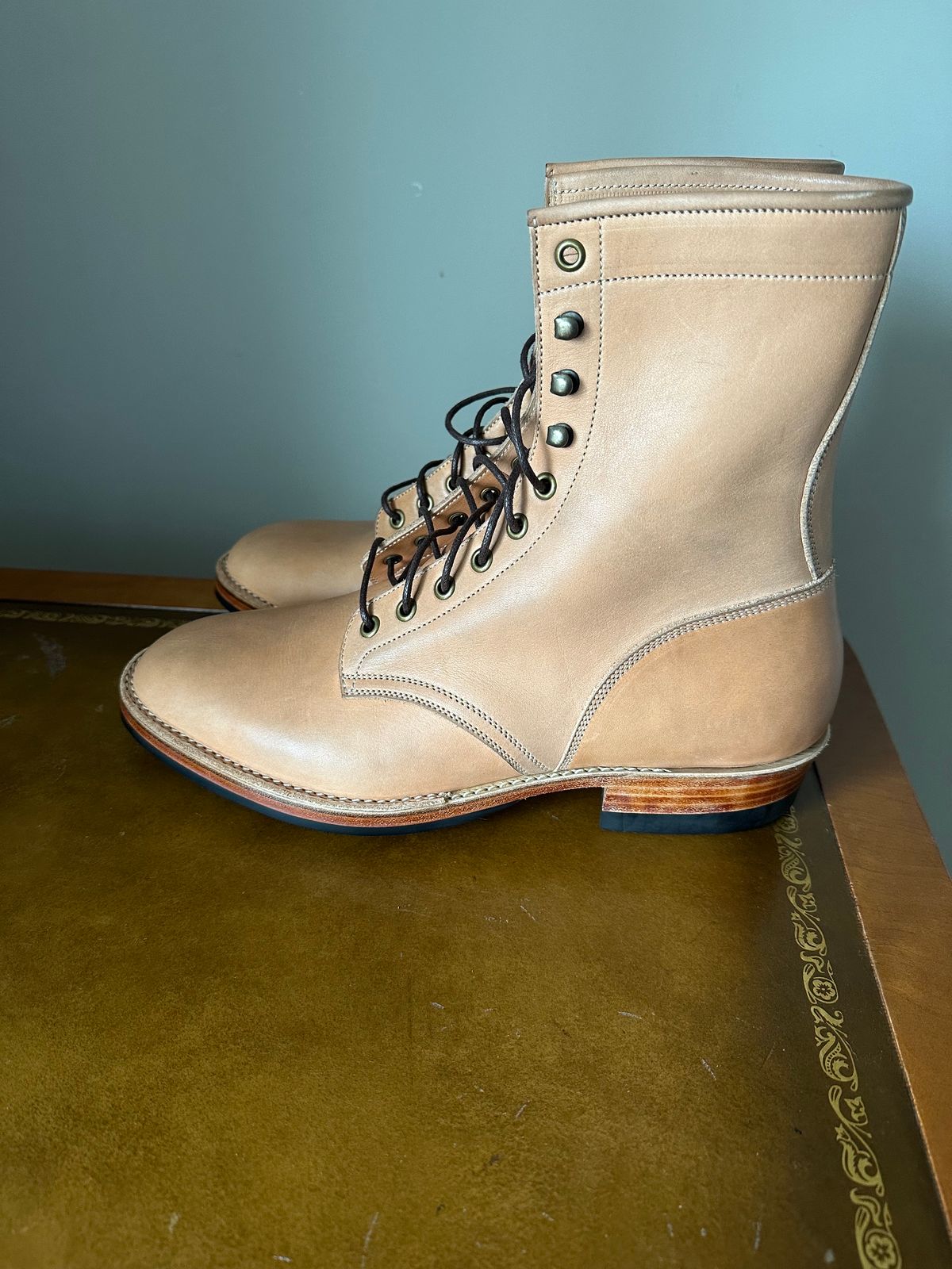 Photo by rrubes16 on October 4, 2023 of the Onderhoud SVC02 Packer Boot in Horween Natural Essex.