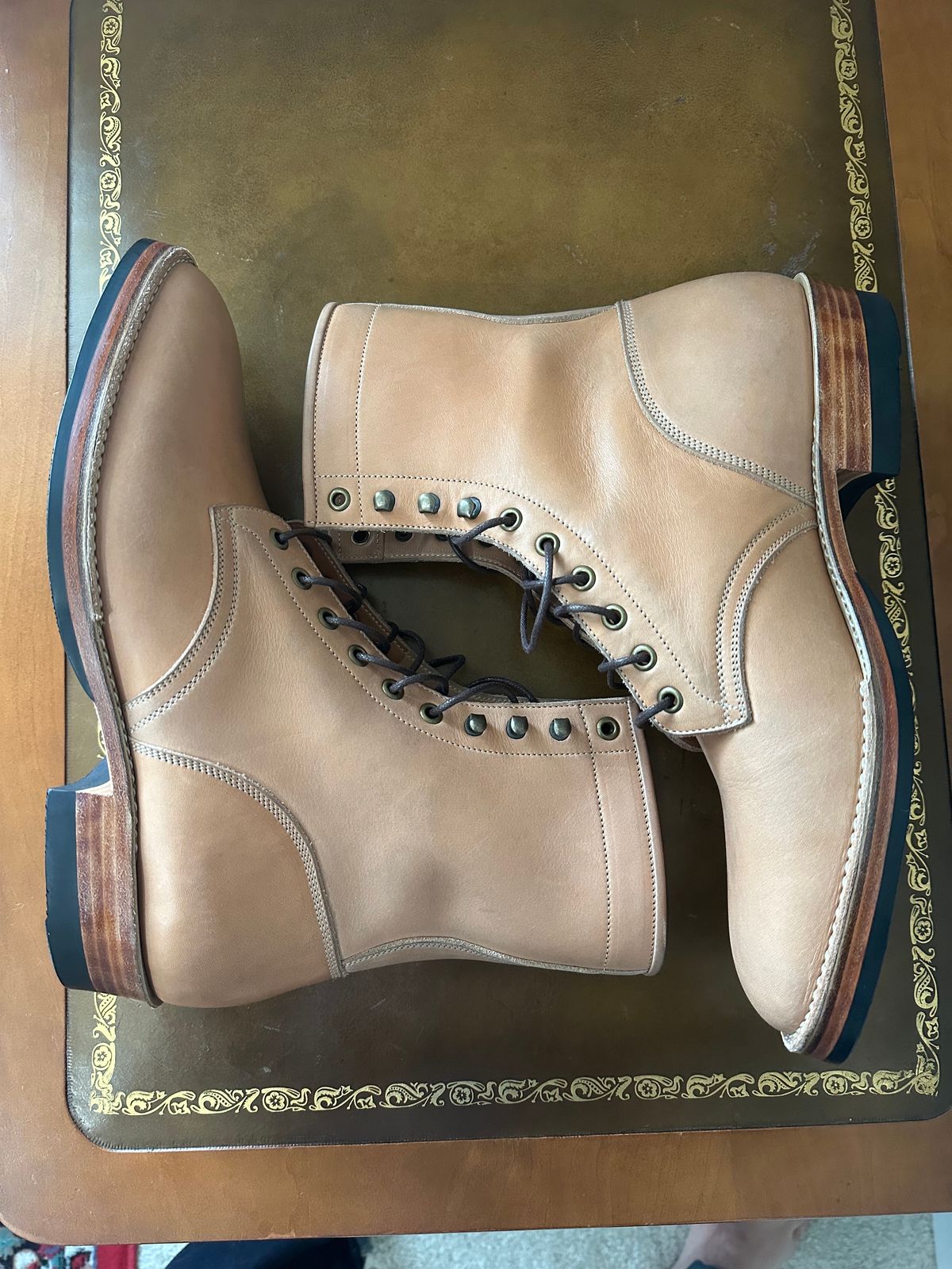 Photo by rrubes16 on October 4, 2023 of the Onderhoud SVC02 Packer Boot in Horween Natural Essex.
