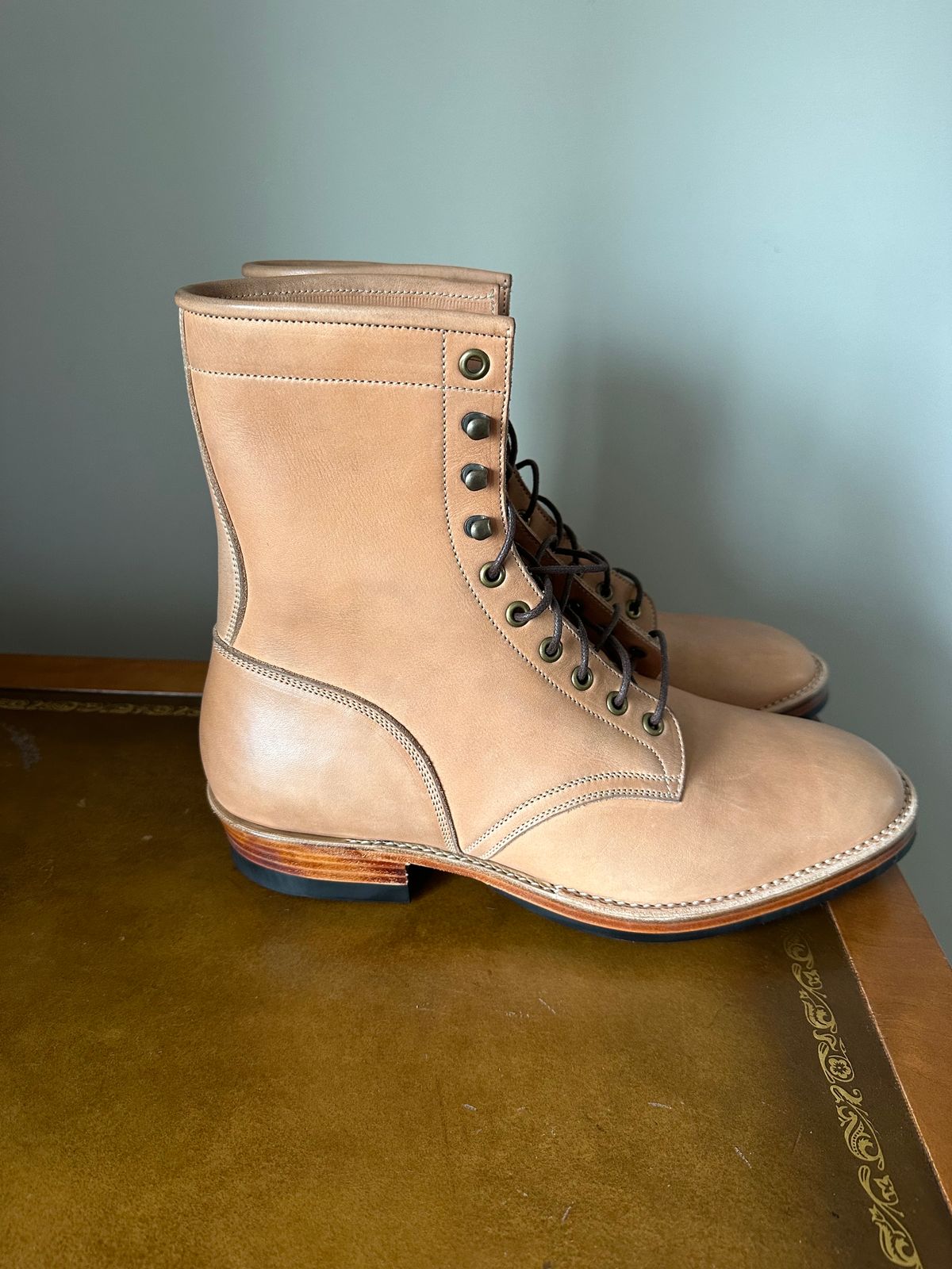 Photo by rrubes16 on October 4, 2023 of the Onderhoud SVC02 Packer Boot in Horween Natural Essex.