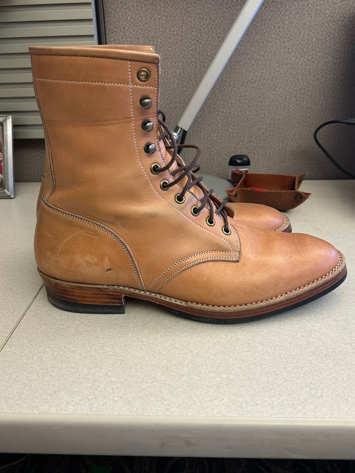 Photo by rrubes16 on December 5, 2023 of the Onderhoud SVC02 Packer Boot in Horween Natural Essex.