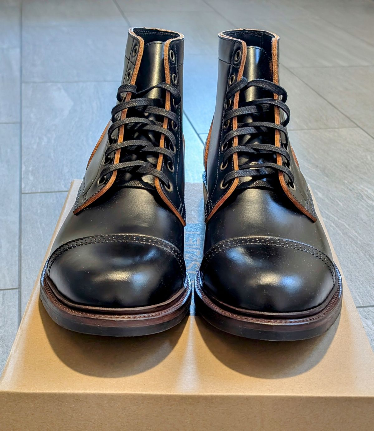 Photo by Marky on November 2, 2024 of the Luosjiet Service Boot in Black Teacore OTA.