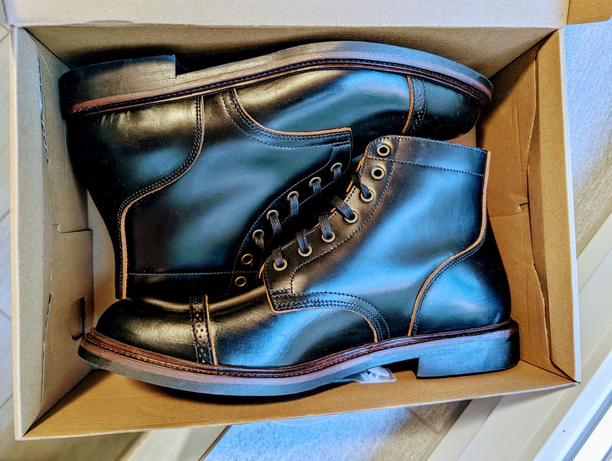 Photo by Marky on November 2, 2024 of the Luosjiet Service Boot in Black Teacore OTA.
