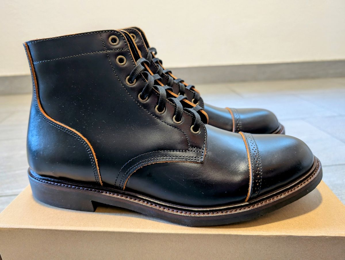 Photo by Marky on November 2, 2024 of the Luosjiet Service Boot in Black Teacore OTA.