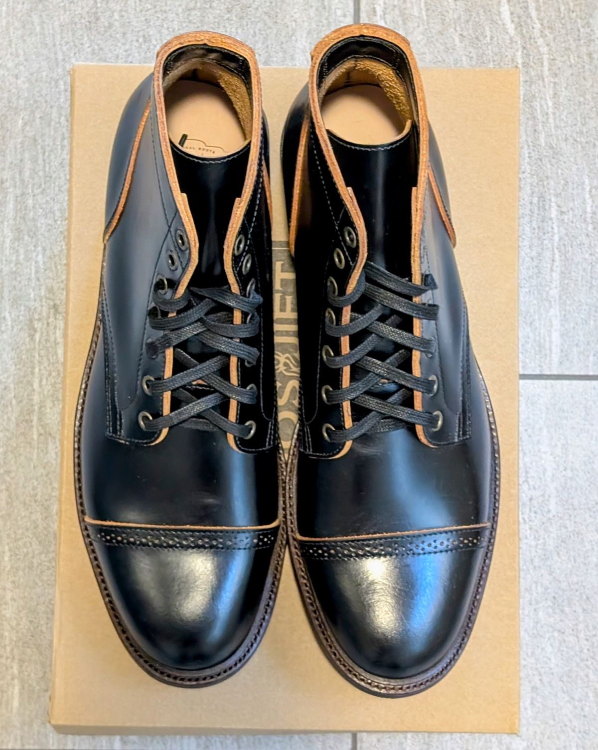Photo by Marky on November 2, 2024 of the Luosjiet Service Boot in Black Teacore OTA.