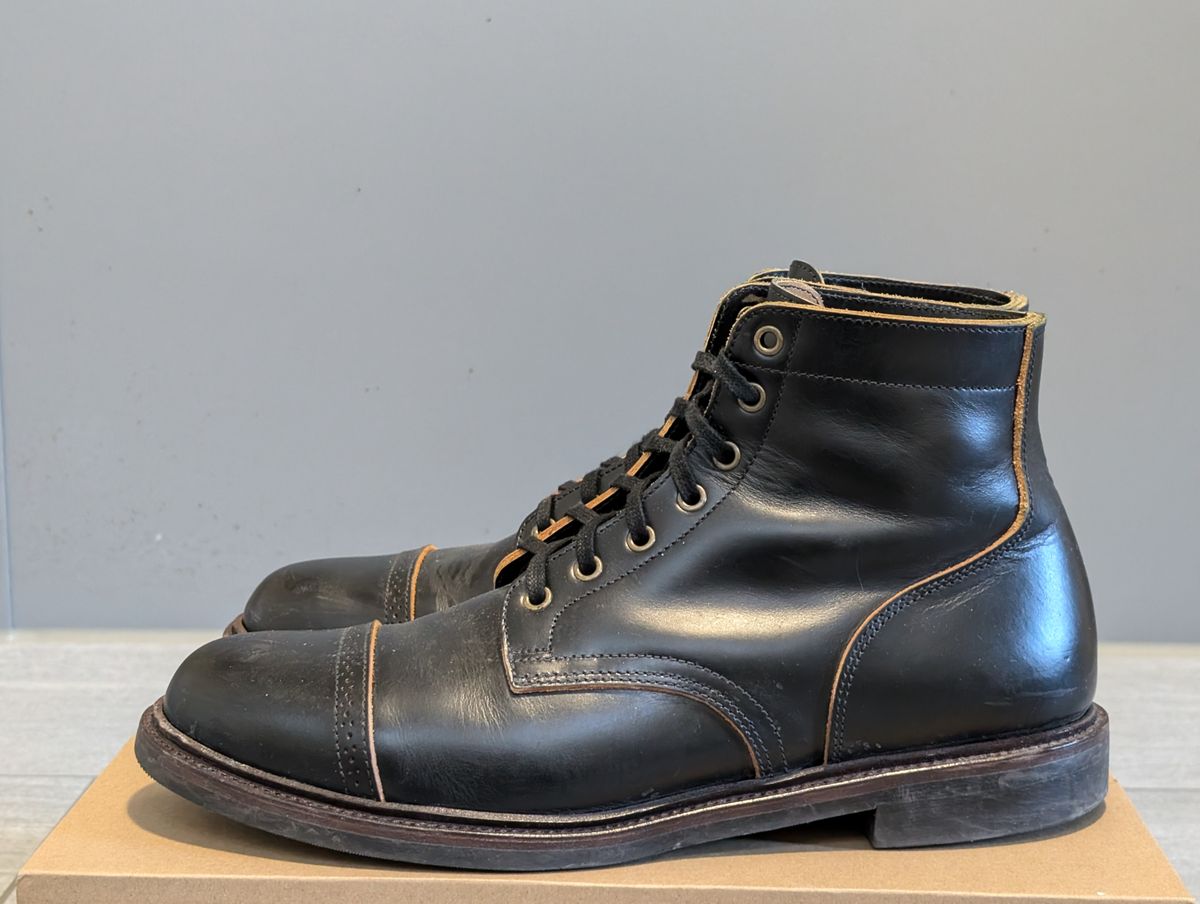 Photo by Marky on December 2, 2024 of the Luosjiet Service Boot in Black Teacore OTA.