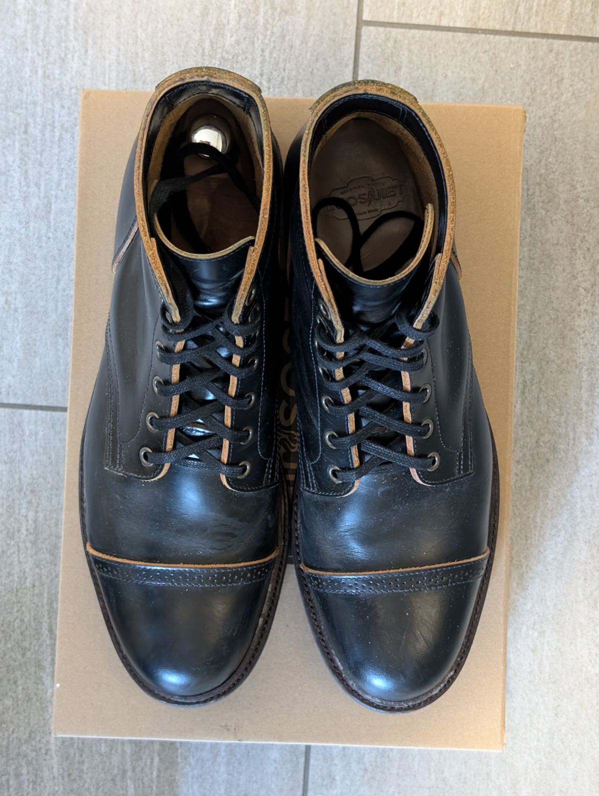 Photo by Marky on December 2, 2024 of the Luosjiet Service Boot in Black Teacore OTA.