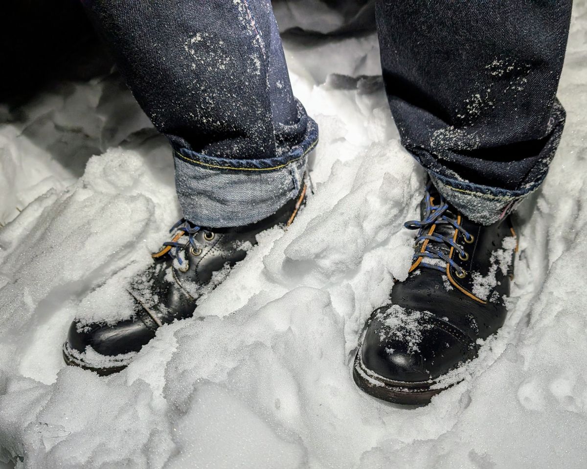 Photo by Marky on January 1, 2025 of the Luosjiet Service Boot in Black Teacore OTA.